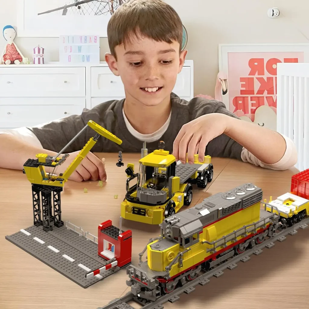 MOULD KING 12027 EMD SD40-2 Diesel Locomotive With Motor with 1170 Pieces - Image 6